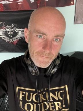 English men looking for love