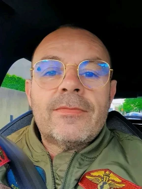 French men looking for love