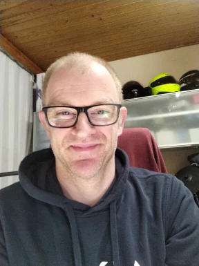 <span>Stan, 47</span>&nbsp;<span style='width: 25px; height: 16px; float: right; background-image: url(/bitmaps/flags_small/BE.PNG)'>&nbsp;</span><br><span>Kortrijk, Bélgica</span>&nbsp;<input type='button' class='joinbtn' style='float: right' value='JOIN NOW' />