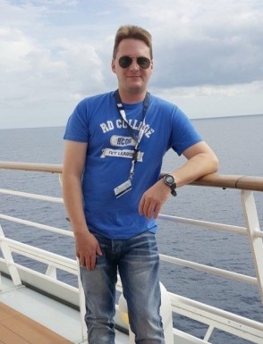 <span>Marco, 49</span>&nbsp;<span style='width: 25px; height: 16px; float: right; background-image: url(/bitmaps/flags_small/DE.PNG)'>&nbsp;</span><br><span>Osnabrück, Germany</span>&nbsp;<input type='button' class='joinbtn' style='float: right' value='JOIN NOW' />