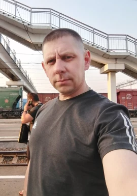 <span>Valeriy, 41</span>&nbsp;<span style='width: 25px; height: 16px; float: right; background-image: url(/bitmaps/flags_small/RU.PNG)'>&nbsp;</span><br><span>Orenburg, Russia</span>&nbsp;<input type='button' class='joinbtn' style='float: right' value='JOIN NOW' />