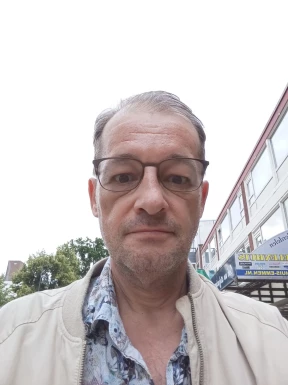 <span>Jeroen, 56</span>&nbsp;<span style='width: 25px; height: 16px; float: right; background-image: url(/bitmaps/flags_small/NL.PNG)'>&nbsp;</span><br><span>Zaltbommel, Holanda</span>&nbsp;<input type='button' class='joinbtn' style='float: right' value='JOIN NOW' />
