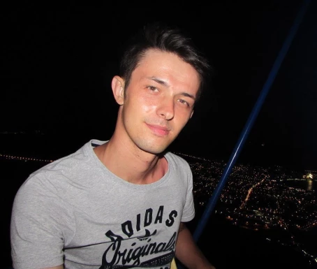 <span>Dmitriy, 36</span>&nbsp;<span style='width: 25px; height: 16px; float: right; background-image: url(/bitmaps/flags_small/UK.PNG)'>&nbsp;</span><br><span>Oldham, United Kingdom</span>&nbsp;<input type='button' class='joinbtn' style='float: right' value='JOIN NOW' />