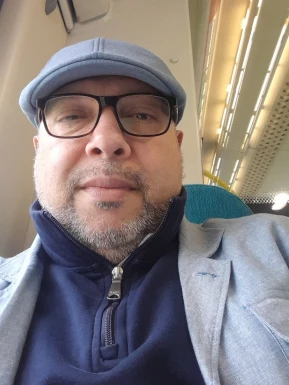 English men looking for love