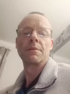 English men looking for love
