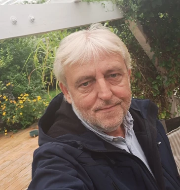 <span>Ralf, 54</span>&nbsp;<span style='width: 25px; height: 16px; float: right; background-image: url(/bitmaps/flags_small/DE.PNG)'>&nbsp;</span><br><span>Potsdam, Germany</span>&nbsp;<input type='button' class='joinbtn' style='float: right' value='JOIN NOW' />