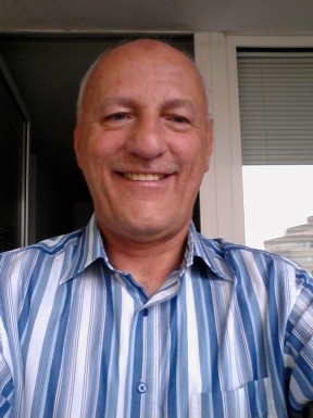 <span>Ralf, 68</span>&nbsp;<span style='width: 25px; height: 16px; float: right; background-image: url(/bitmaps/flags_small/AT.PNG)'>&nbsp;</span><br><span>Vienna, Austria</span>&nbsp;<input type='button' class='joinbtn' style='float: right' value='JOIN NOW' />