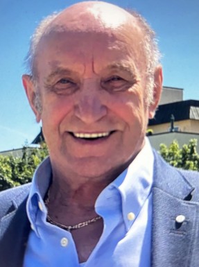 <span>Manfred, 77</span>&nbsp;<span style='width: 25px; height: 16px; float: right; background-image: url(/bitmaps/flags_small/DE.PNG)'>&nbsp;</span><br><span>Ulm, Niemcy</span>&nbsp;<input type='button' class='joinbtn' style='float: right' value='JOIN NOW' />