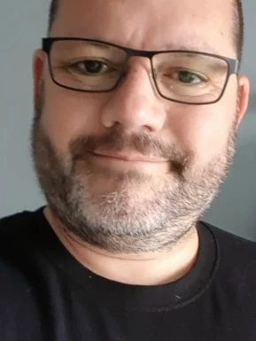 English men looking for love