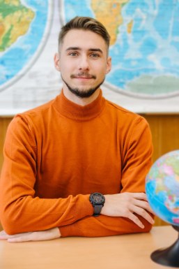 <span>Ilya, 26</span>&nbsp;<span style='width: 25px; height: 16px; float: right; background-image: url(/bitmaps/flags_small/RU.PNG)'>&nbsp;</span><br><span>Murmansk, Russia</span>&nbsp;<input type='button' class='joinbtn' style='float: right' value='JOIN NOW' />